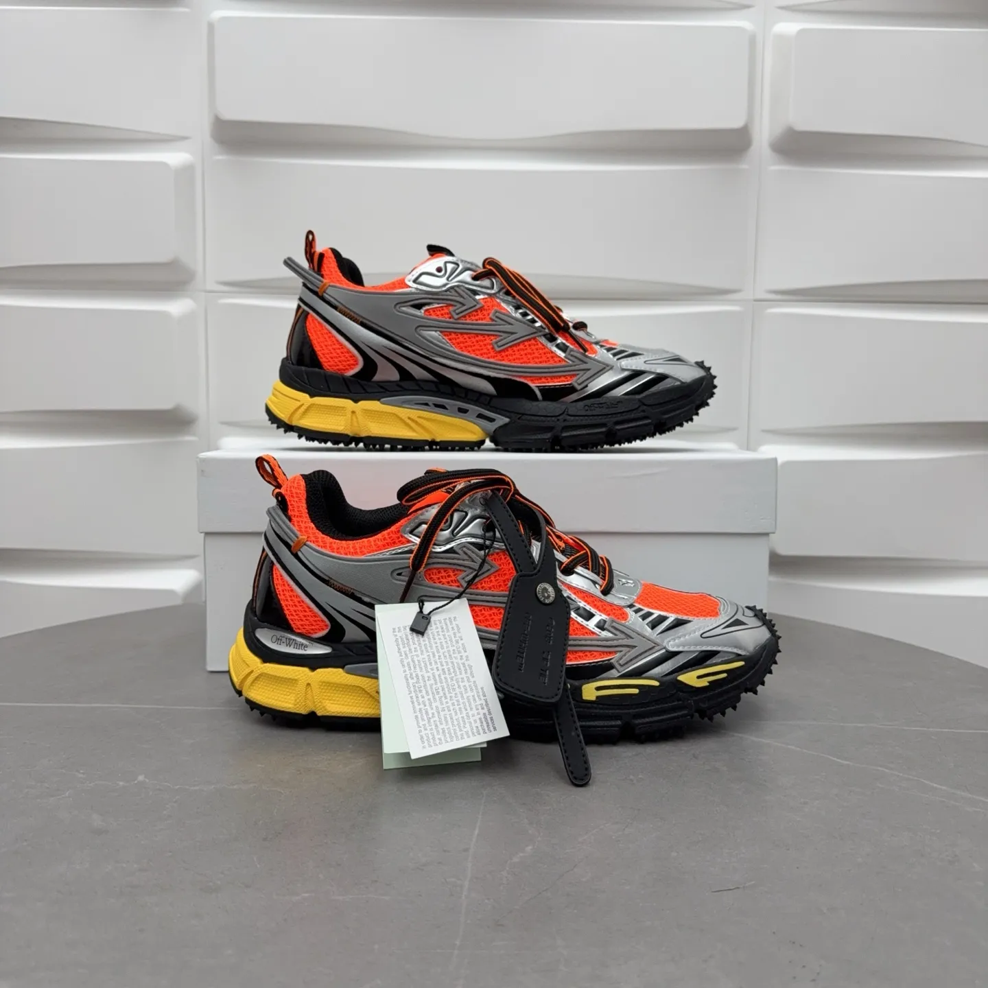 【off- white】P: 720💰Couple style👫, Size: 35-44 (Male 38.45.46 custom-made) High-quality version👊"Out of office" series original mold opening, original lasting, production process 1:1 original version ➰OFF GREY) OFF-WHITE Be Right Back Couple style👫Round toe lace-up arrow pattern low-top lifestyle casual shoes green. A running shoe called the "Be Right Back" sneaker. The design of this sneaker is inspired by Japanese sports aesthetics and craftsmanship, with running performance and principles at its core.